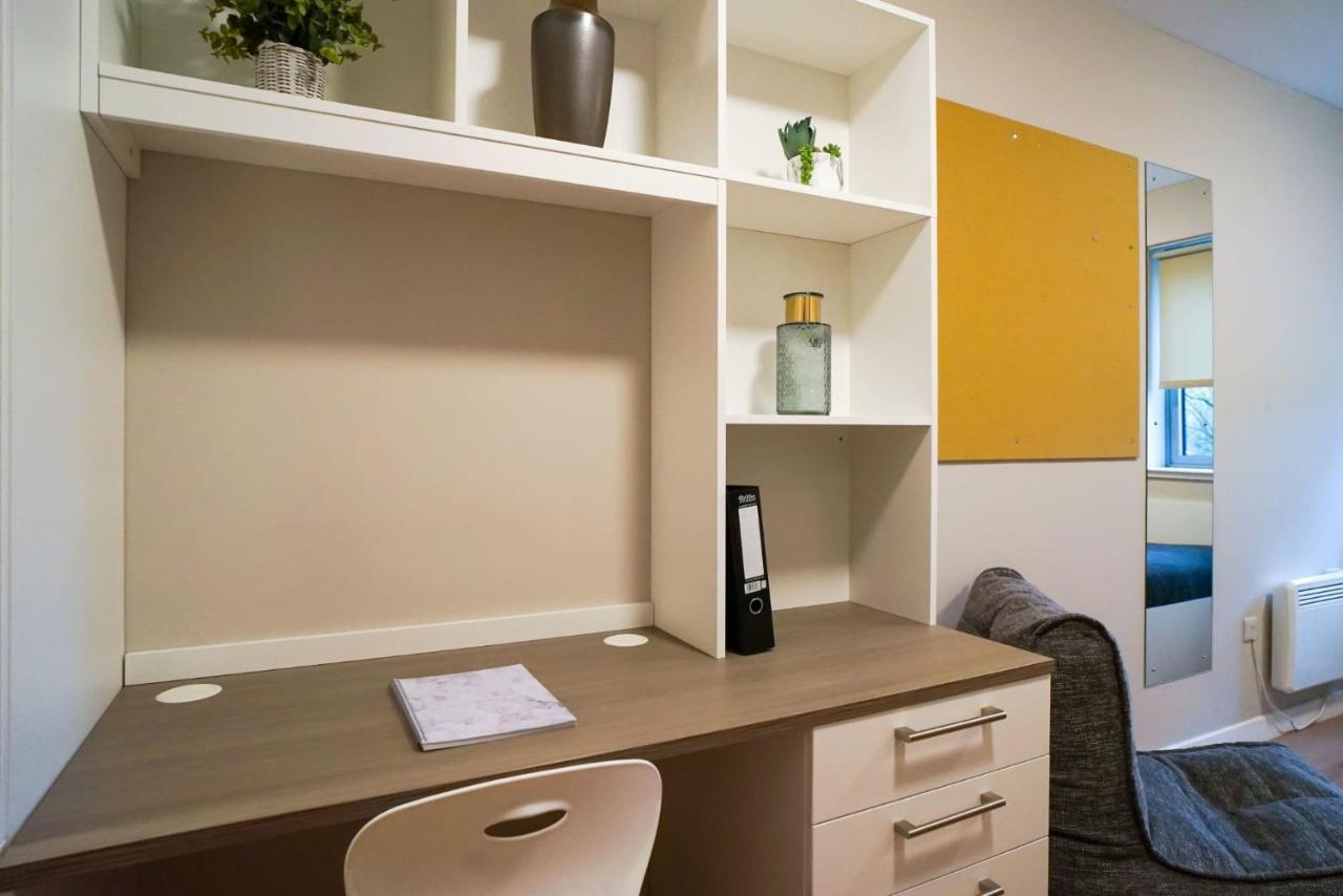 1 Bedroom Apartments, Studios And Ensuite Bedrooms With Shared Kitchen At Centro House In 斯特灵 外观 照片