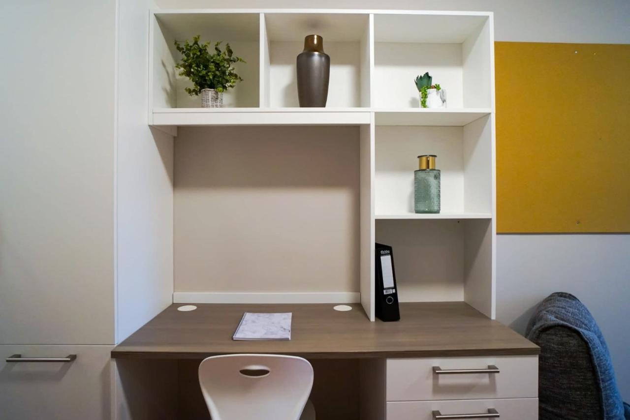 1 Bedroom Apartments, Studios And Ensuite Bedrooms With Shared Kitchen At Centro House In 斯特灵 外观 照片