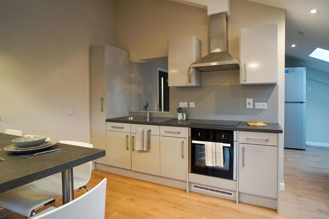 1 Bedroom Apartments, Studios And Ensuite Bedrooms With Shared Kitchen At Centro House In 斯特灵 外观 照片