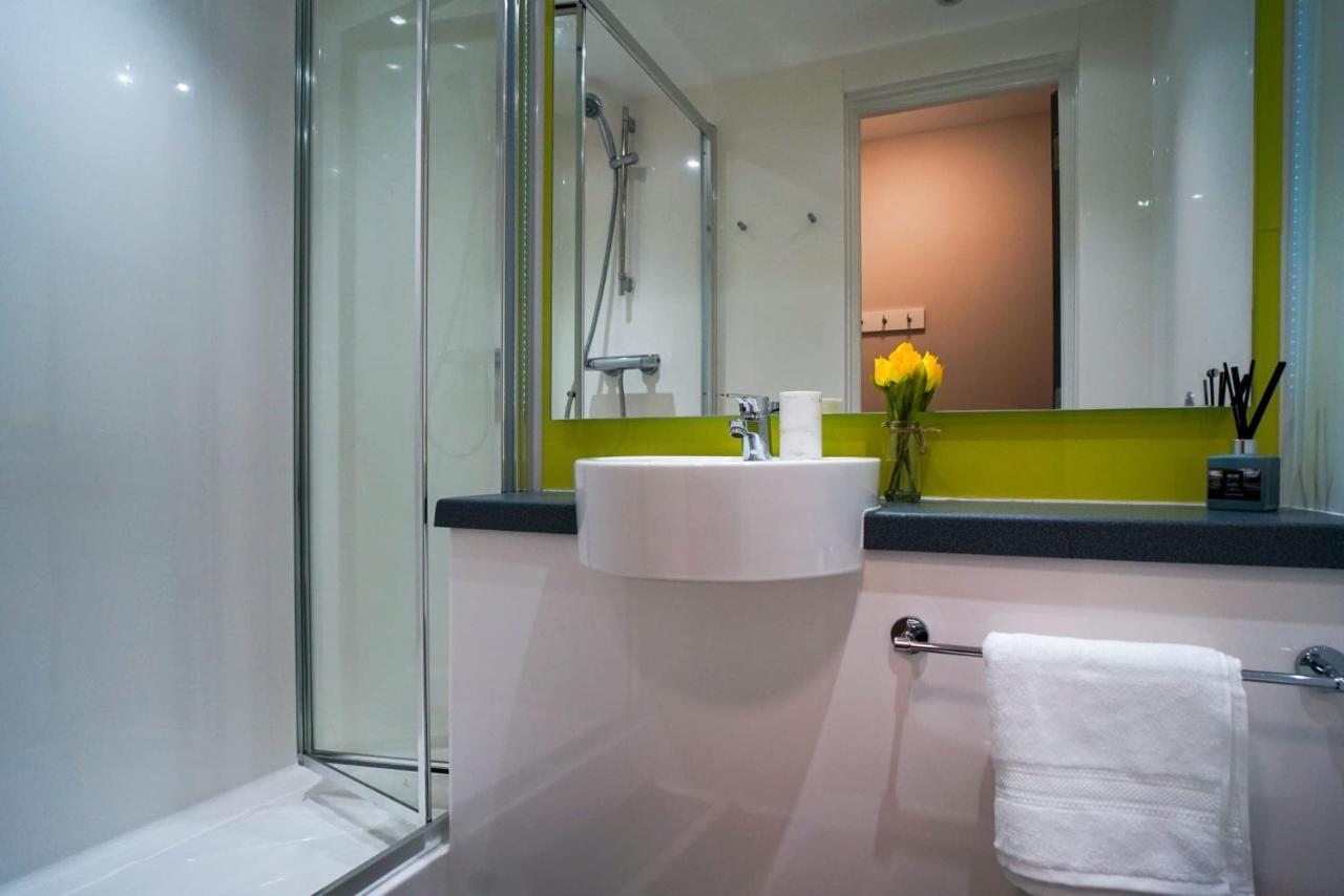 1 Bedroom Apartments, Studios And Ensuite Bedrooms With Shared Kitchen At Centro House In 斯特灵 外观 照片